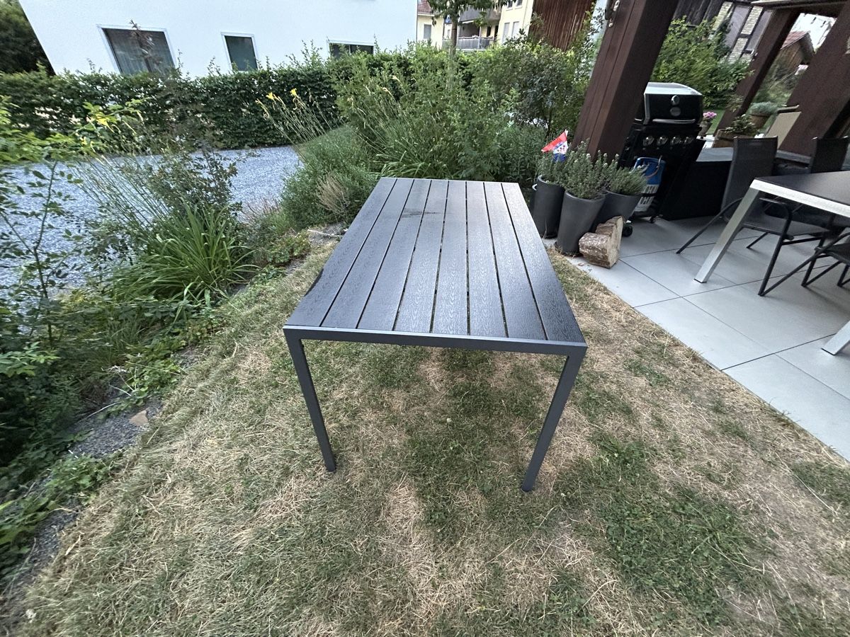 Tische: Gartentisch Schwarz/Grau – Gebraucht aus Mettmenstetten von tomaicg 1