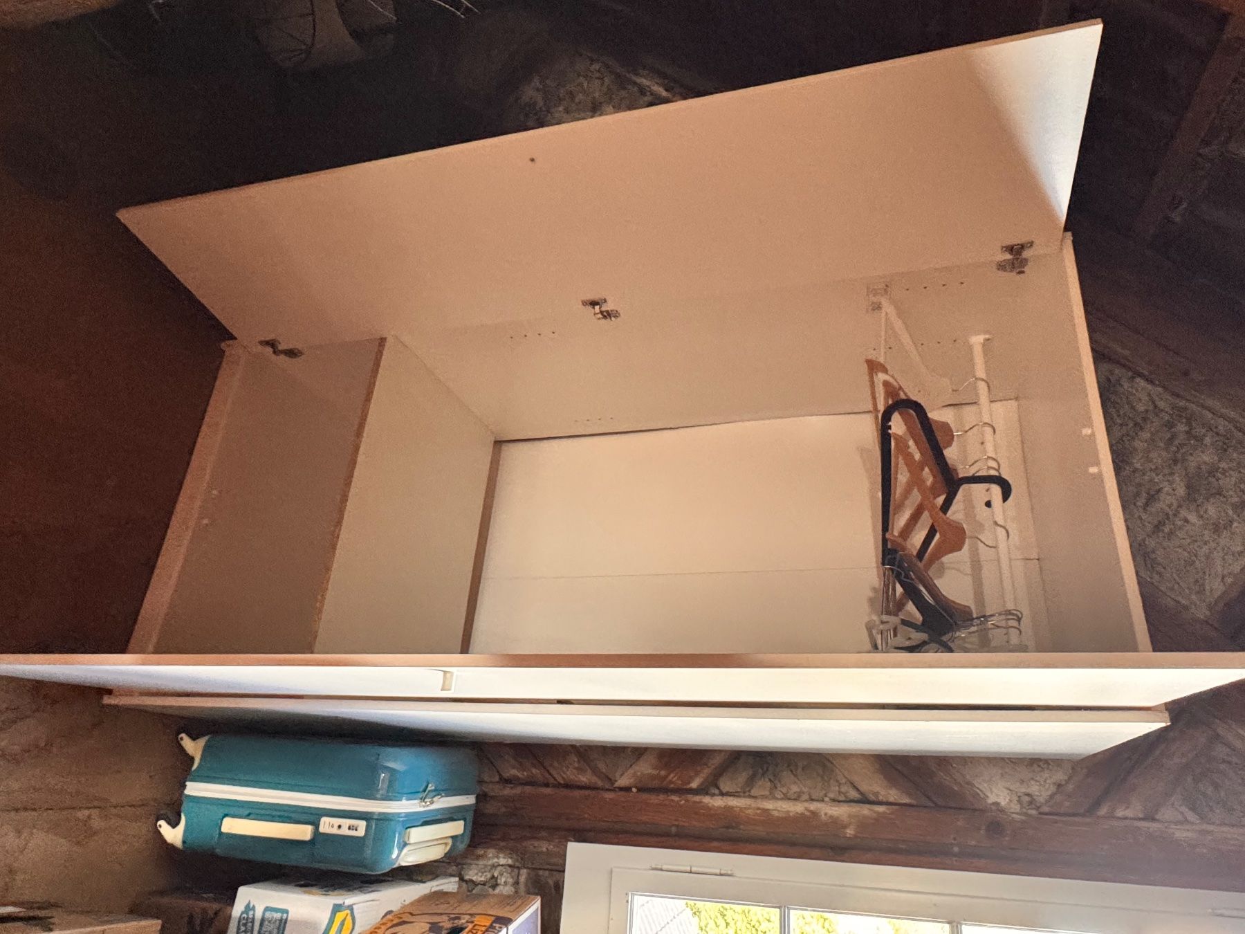 Ikea Armadi: Ikea Schrank zu verschenken – Usato da Hausen am Albis venduto da kat_9vc9 1