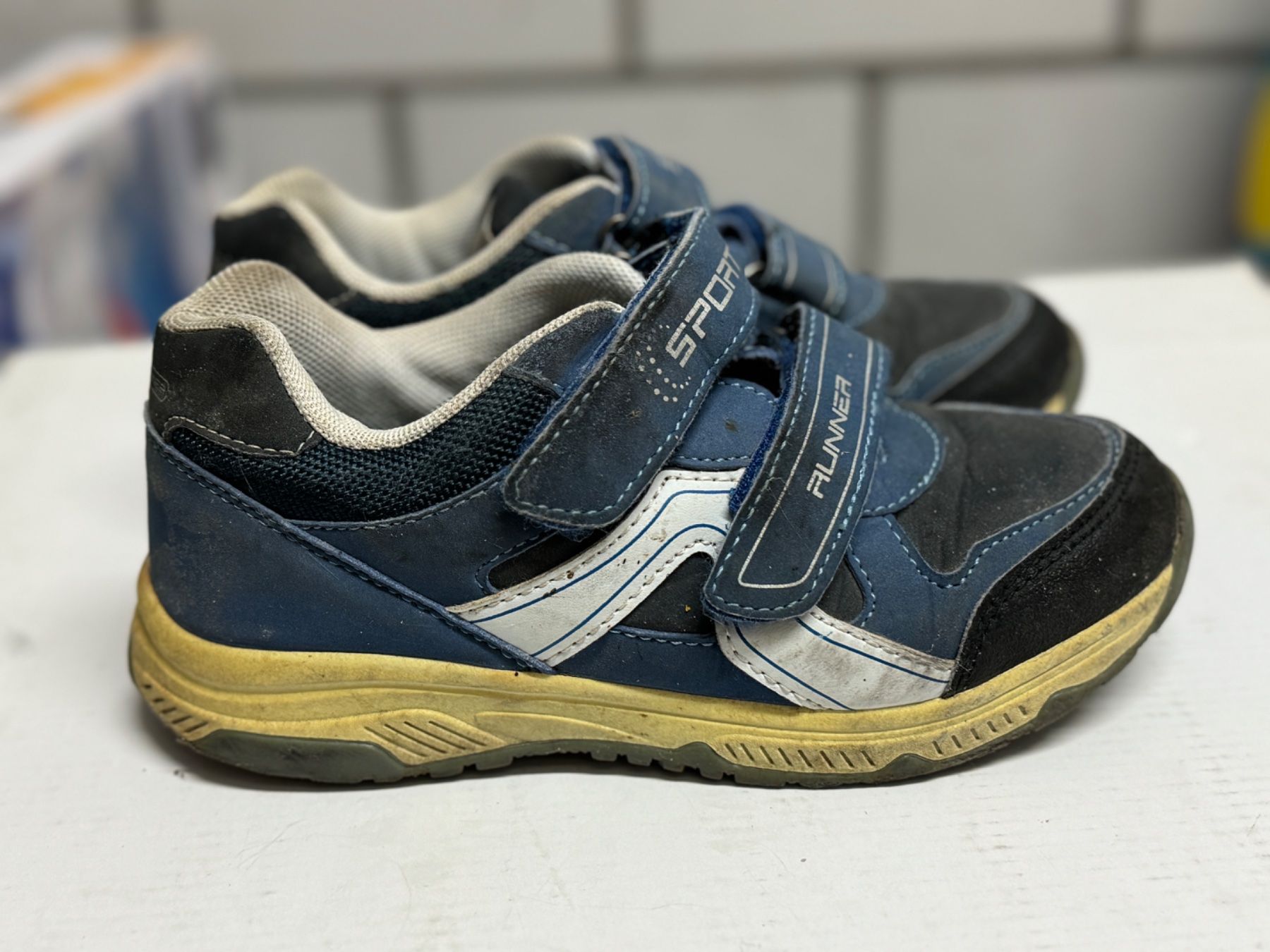 Scarpe per ragazzi: Sneaker für Kinder, Grösse 31 – Usato da Sursee venduto da k12g223 2