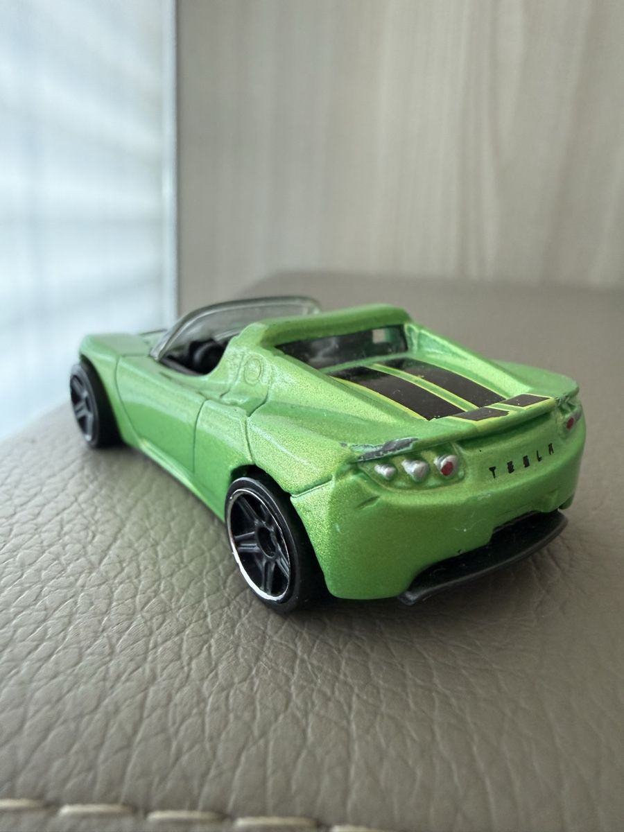 Hot Wheels Modellautos: Hot Wheels Tesla Roadster 2008 verde con strisce – Gebraucht aus Viganello von mat_bds6 3