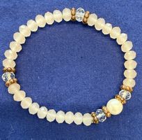 Elastisches Armband mit Glas-Perlen