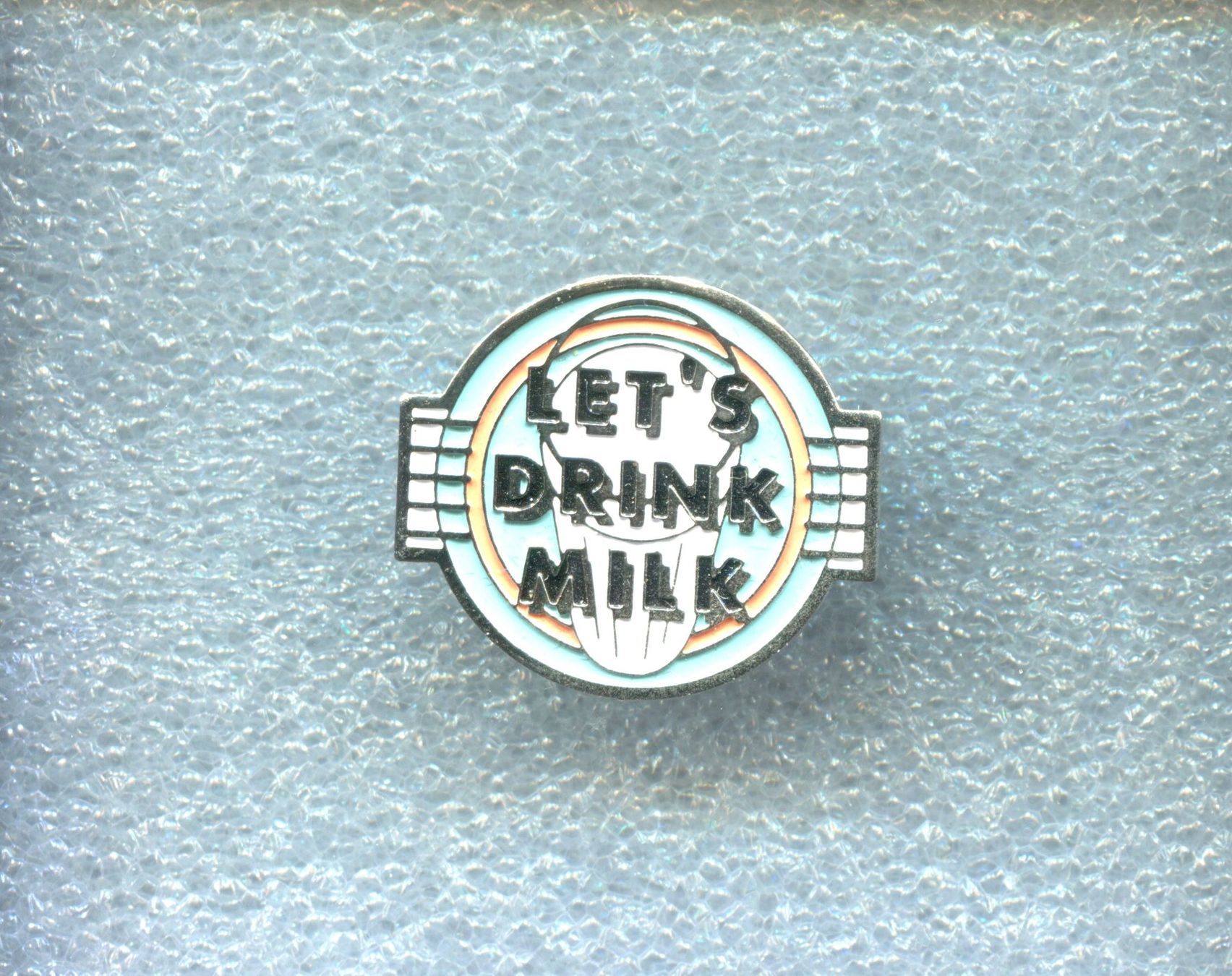 Placchette & Badge: LET'S DRINK MILK – Usato da Winterthur venduto da Sammleroase