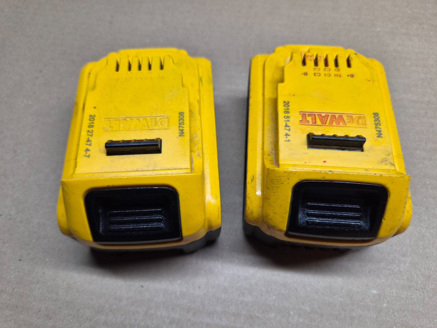 Dewalt Akkus: 2 DeWALT Akkus 18V 5 Ah Gebraucht – Gebraucht aus Reutigen von beore 6