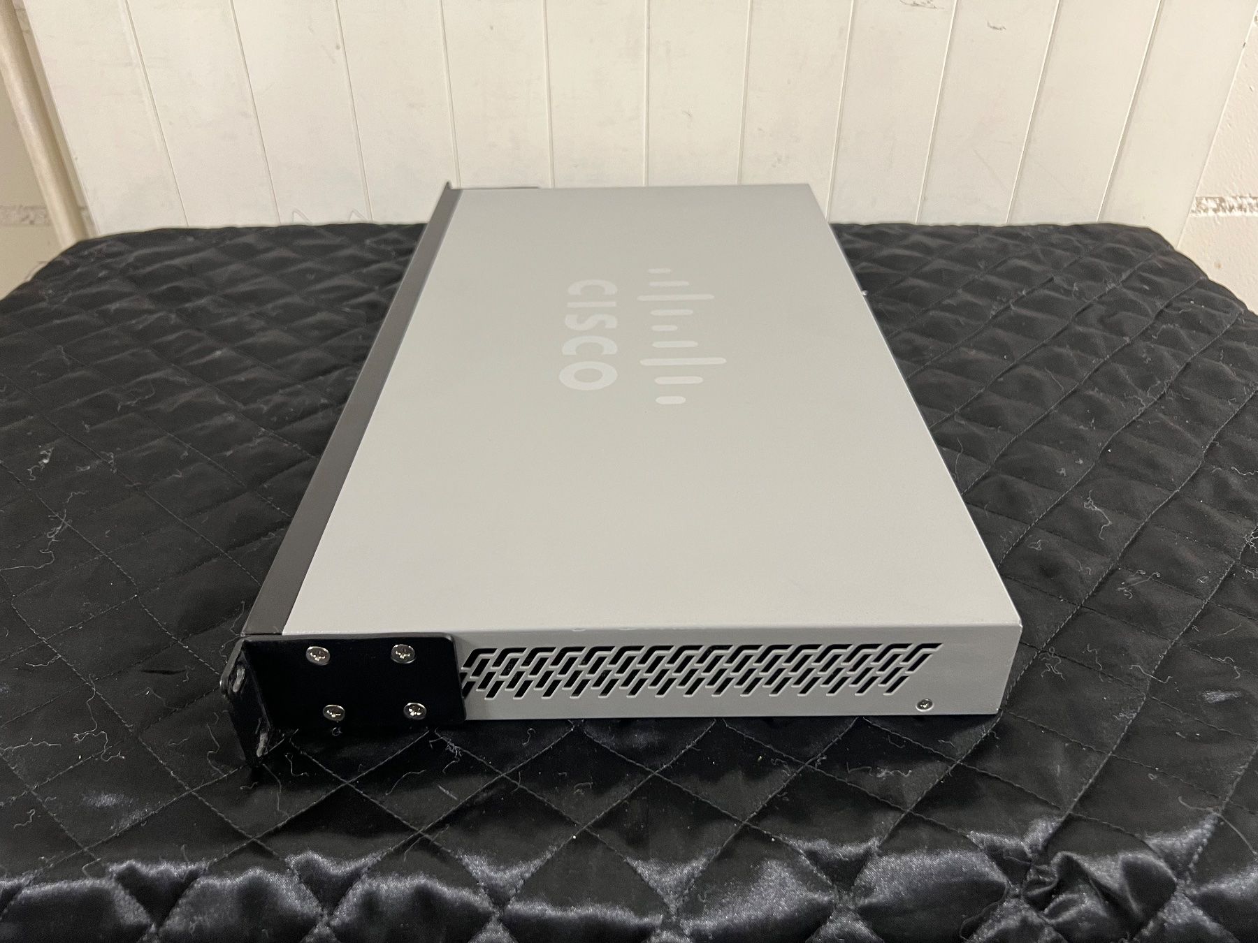 Hubs & Switches: Cisco SG 300-28 – Gebraucht aus Kirchberg SG von EPGaemperle 3