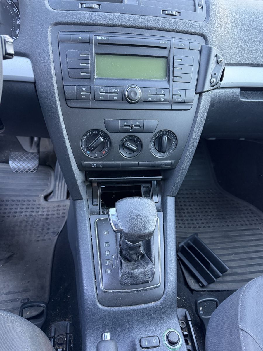Skoda Automobili: Skoda Octavia 1.6MPI Benzin Automatic – Usato da Mollis venduto da BSL10 7