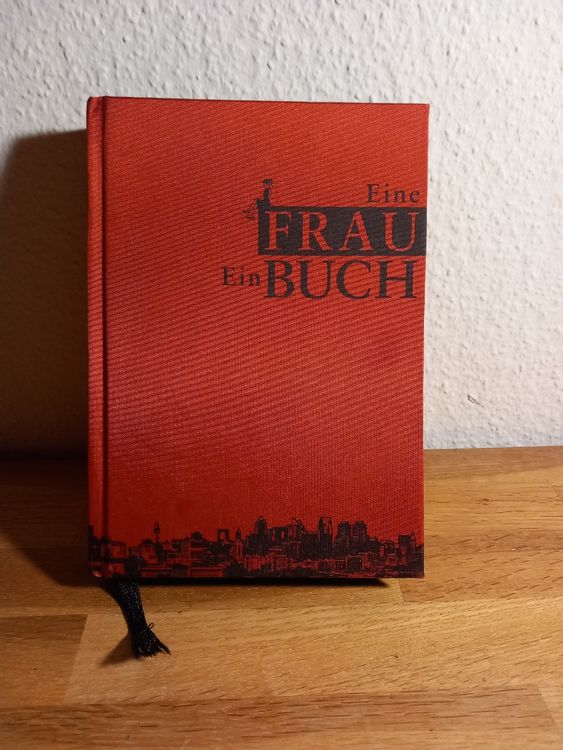 Eine Frau ein Buch Kaufen auf Ricardo