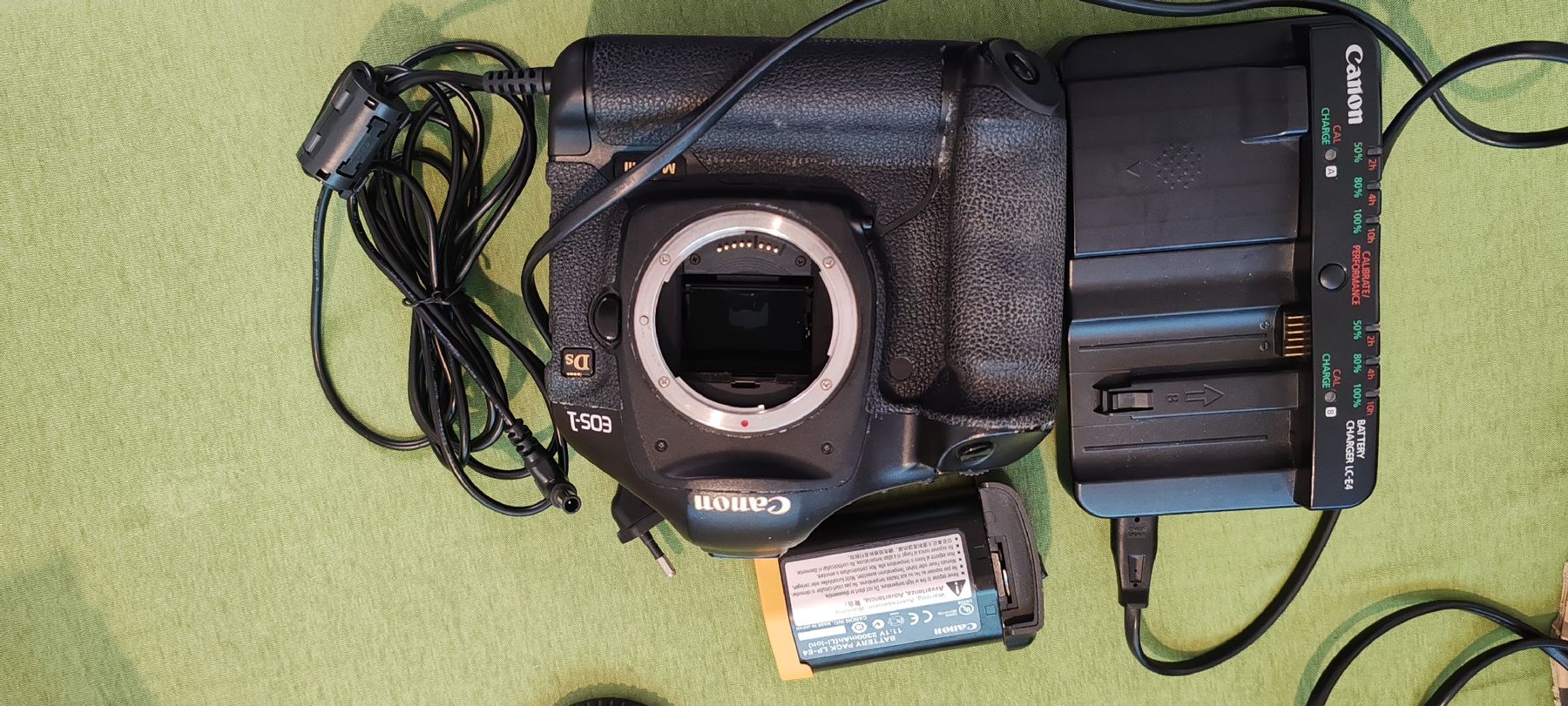 Canon Appareil photo: Fotocamera Canon EOS-1 Ds Mark 3 – Défectueux à Hägendorf par Debua 5