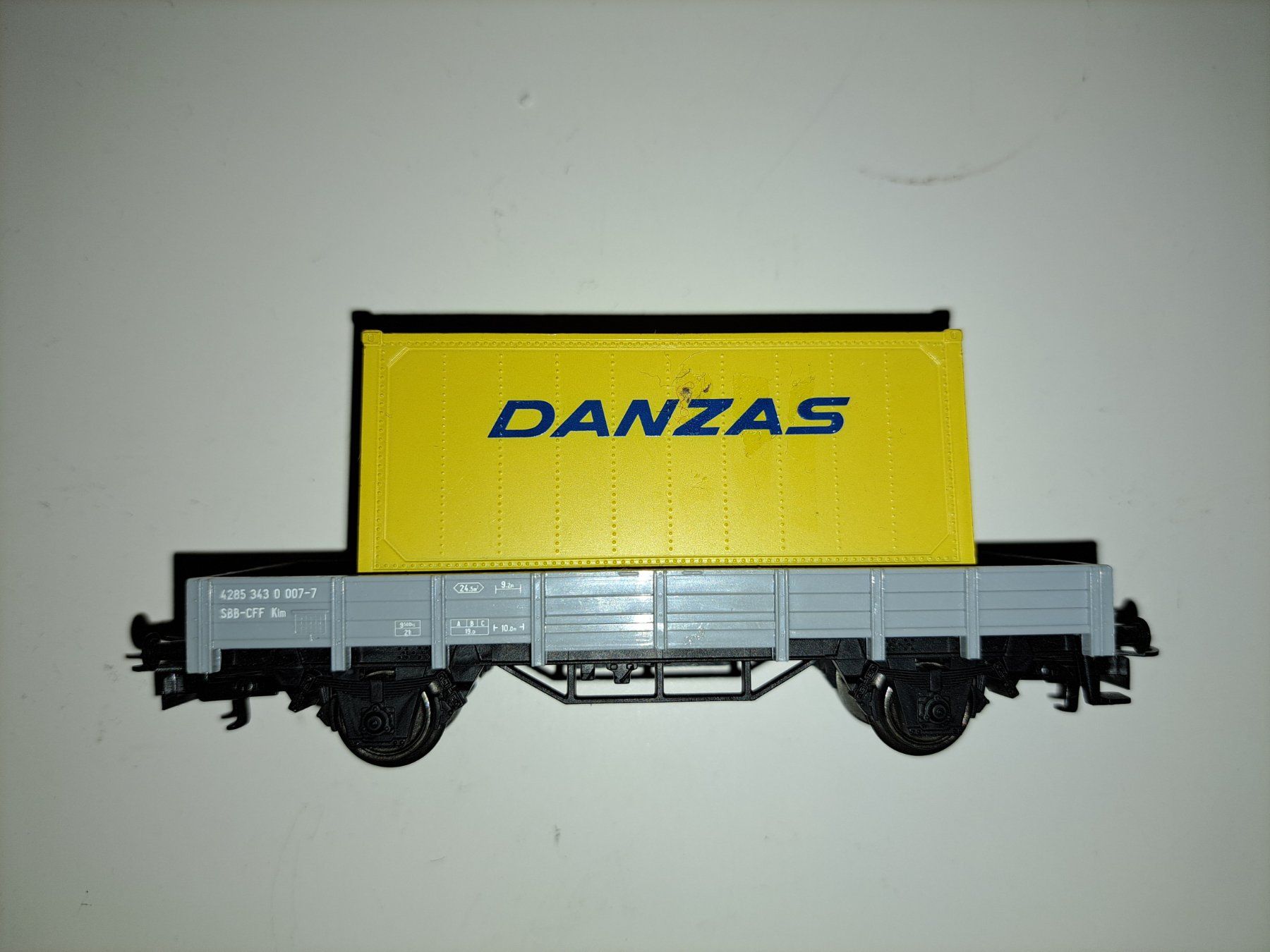 Märklin Modellini di ferrovie: Märklin H0: Güterwagen mit Danzas-Container, Top! – Usato da Spiez venduto da Pistach99
