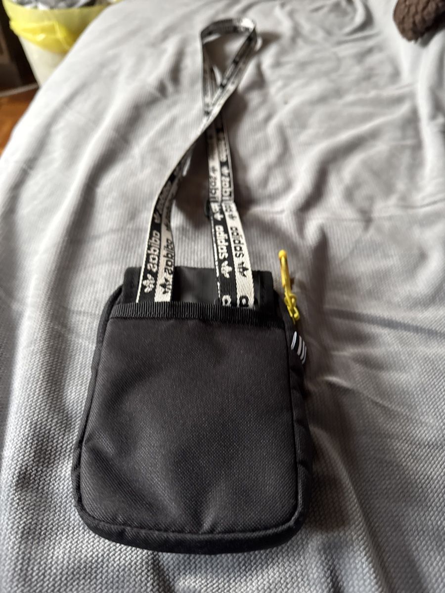 Adidas Borse: Adidas Umhängetasche/Handytasche  Neu – Nuovo (secondo la descrizione) da Vezia venduto da sidu03 3