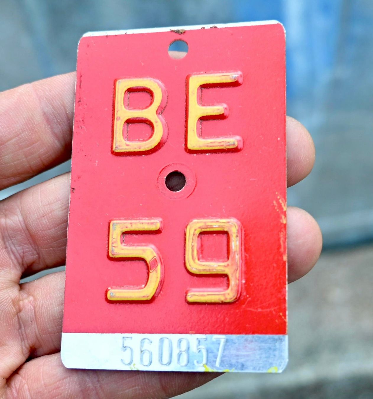 Insegne: Velonummer BE 59 von 1959 - Bern 560857 – Usato da Pfaffhausen venduto da mono_rec 4