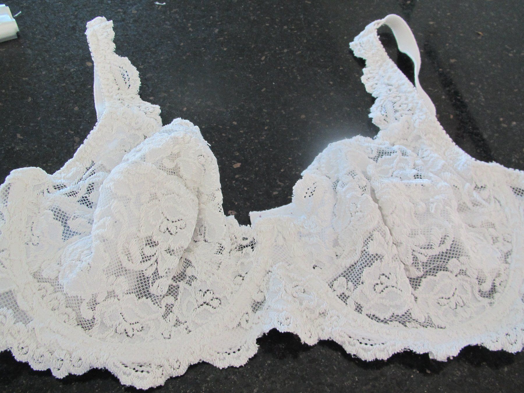 Altra biancheria intima: SOUTIEN-GORGE DENTELLE. 70 C – Usato da Murten venduto da Selliot