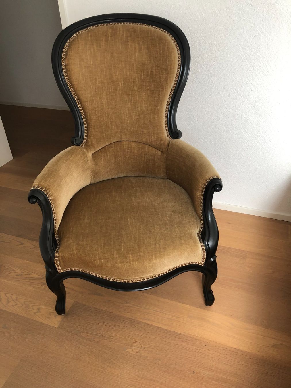 Fauteuils: Antiker Sessel mit Holzrahmen – D'occasion à Samstagern par TAAF 5