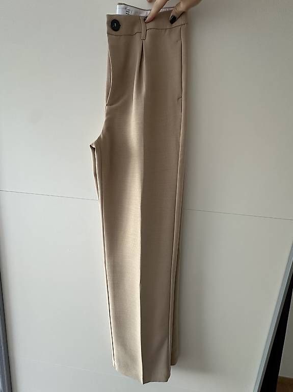 Pantaloni: Beige Stoffhose/Anzugshose, Grösse 40 – Usato da Chur venduto da sim_c9lk 2