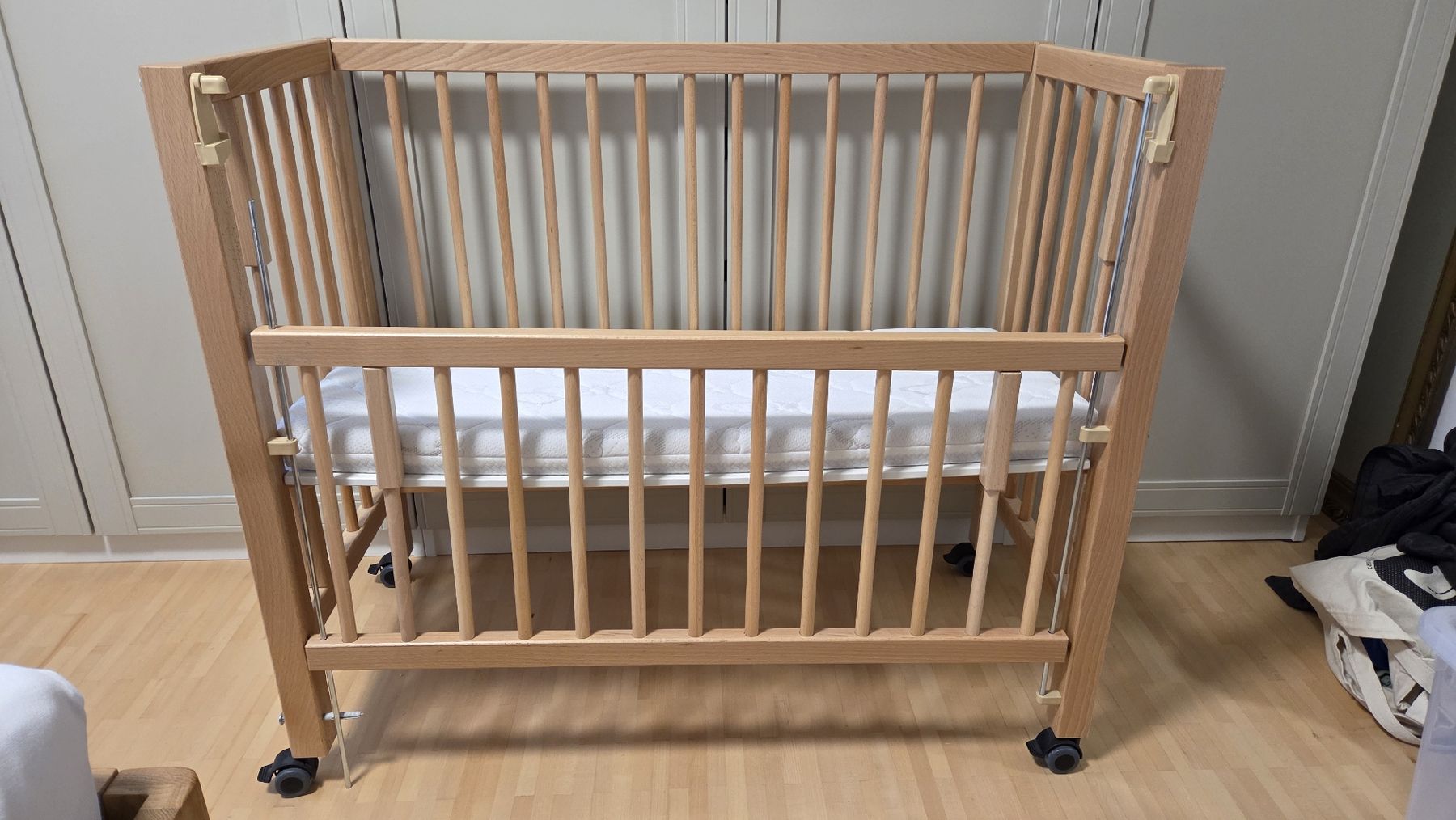 Betten: Beistellbett Tissi – Gebraucht aus St. Gallen von nasi-goreng
