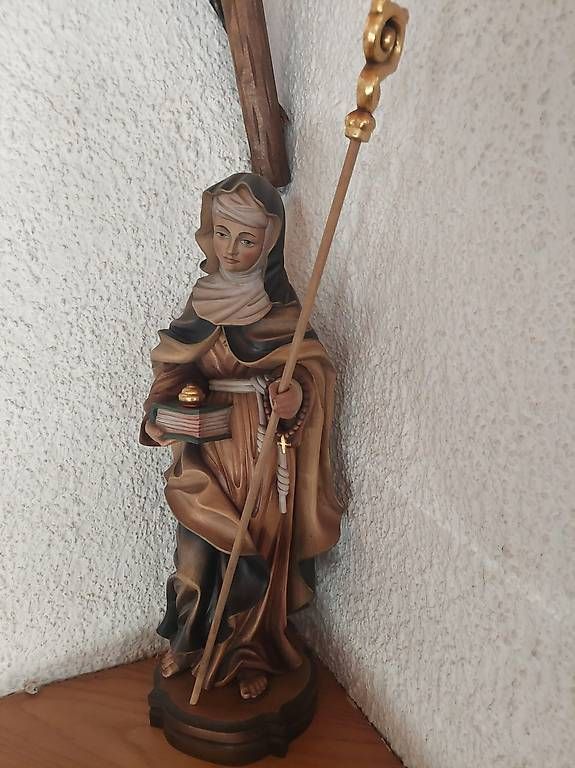 Figuren: Dolomiten, Holzfigur einer Heiligen – Gebraucht aus Troistorrents von cla_5smf