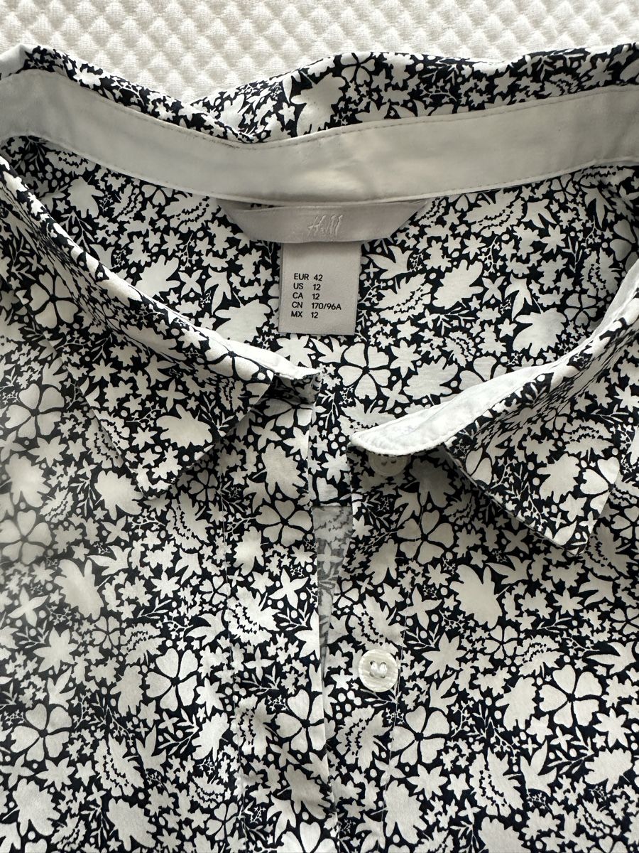 H&M Blusen: H&M Bluse, Grösse 42, schwarz-weiss Blumenmuster – Neu (gemäss Beschreibung) aus Bern von schnupka 1