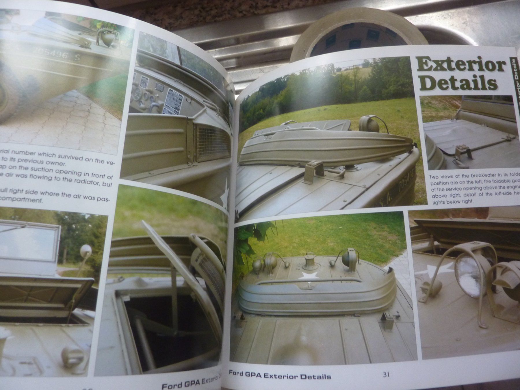 Livres: AMPHIBIOUS/JEEPS – Neuf avec emballage d'origine à Balsthal par bouteliee 1