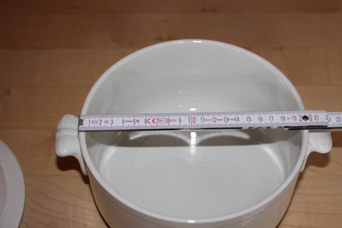 Ciotole: Alte, schöne Suppenschüssel mit Deckel – Usato da Sumiswald venduto da Lottie22 7