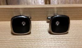 Boutons de manchette carrés noirs et argentés