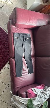 Pantalon Zara t. 36 avec plusieurs fermeture doré