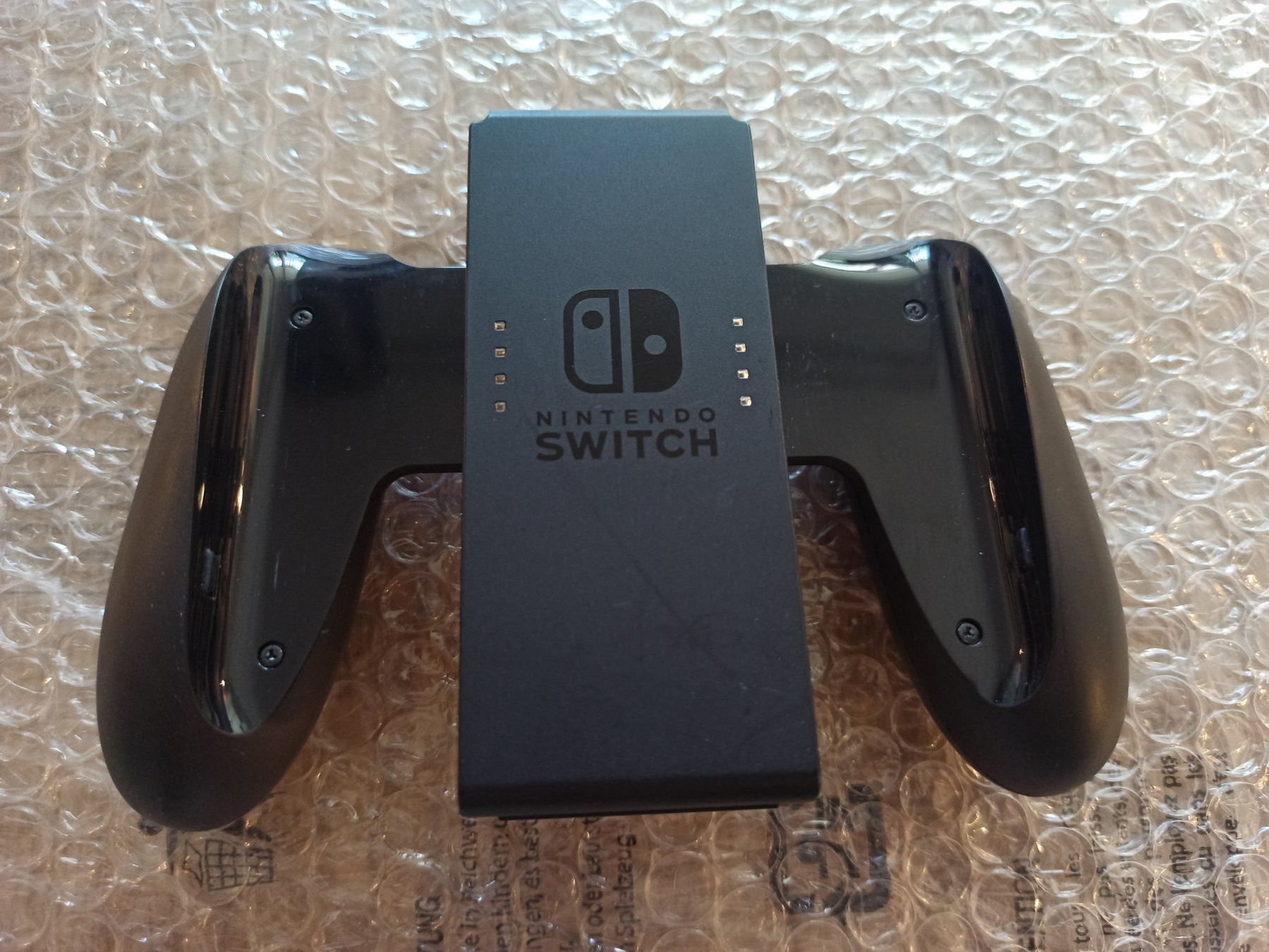 Nintendo Controller: Original Nintendo Switch Joy-Con Grip NSW – Gebraucht aus Oberweningen von mar_87mx