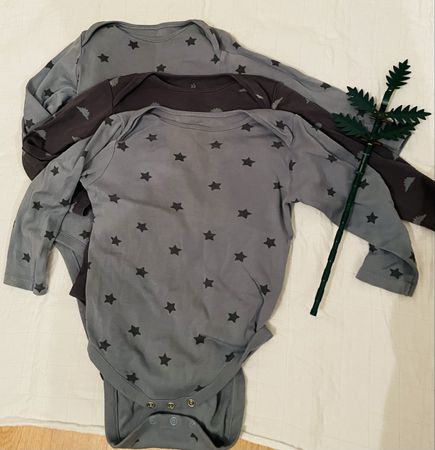 3x bodysuits, size 12-18m ⭐️🌟