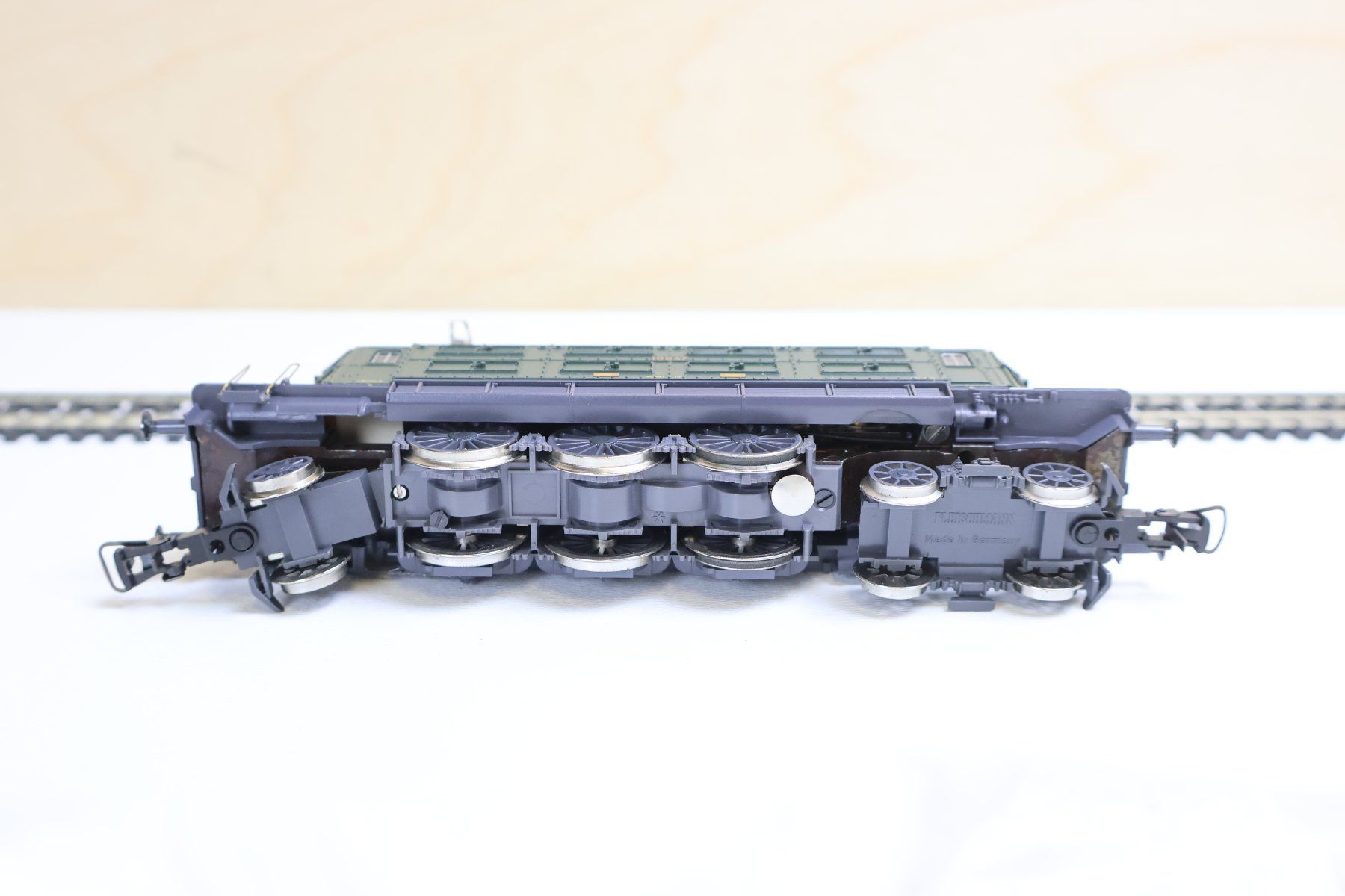 Fleischmann Modelleisenbahnen: Fleischmann SBB Ae 3/6 E-Lok H0 DC – Gebraucht aus Winterthur von Monstera 8