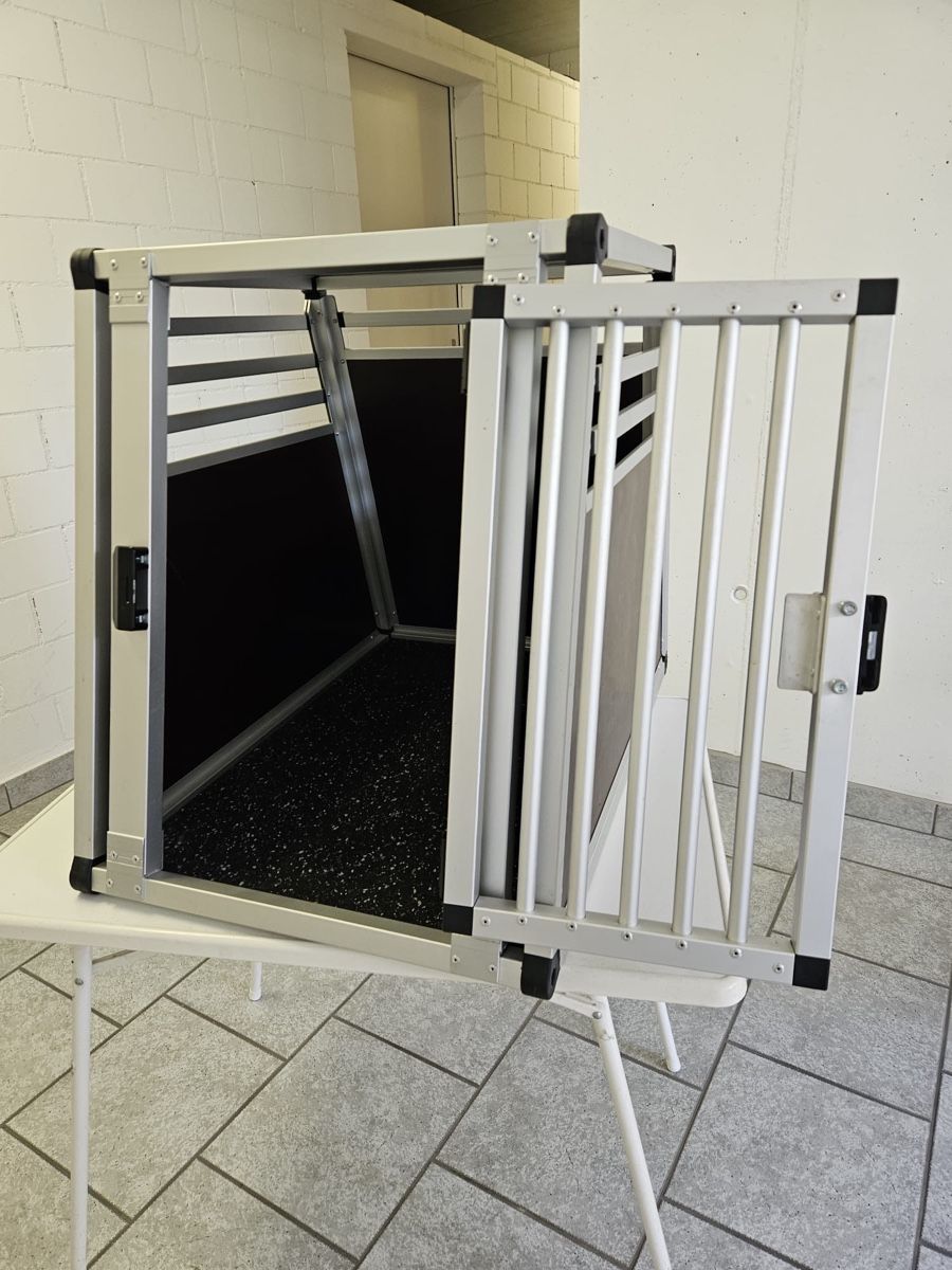 Cages, transport & sécurité: Hundebox fürs Auto – D'occasion à Cham par stellarsky 1