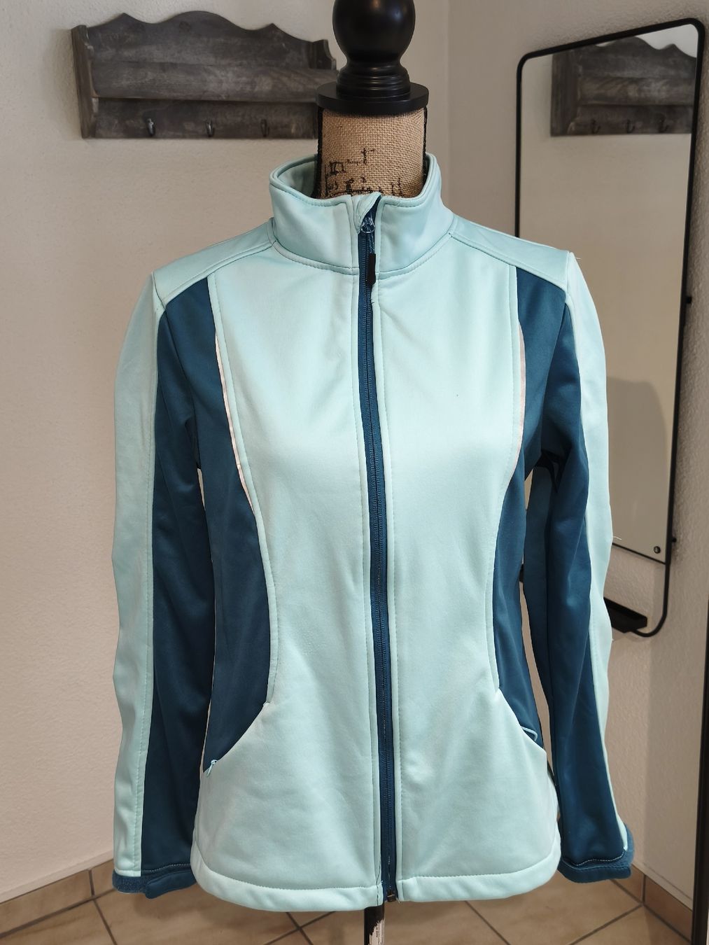 Giacche: Crivit Softshelljacke Gr. S 36/38 top Zustand  Sport – Usato da Emmetten venduto da SecondhandSiska