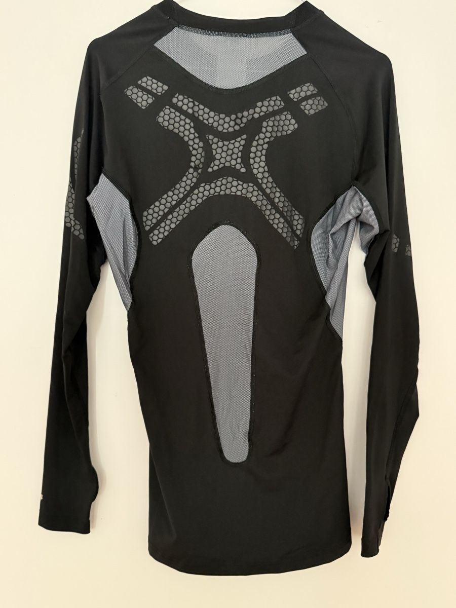 Adidas T-shirt: Adidas Langarmshirt schwarz grau Grösse M – Usato da Birmenstorf AG venduto da Pat_roll 3
