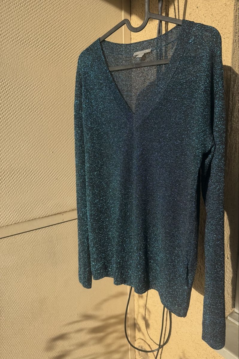 Cos Tops: Glitzerndes Oberteil von COS Glitzerpulli – D'occasion à Zürich par lad_lv9c