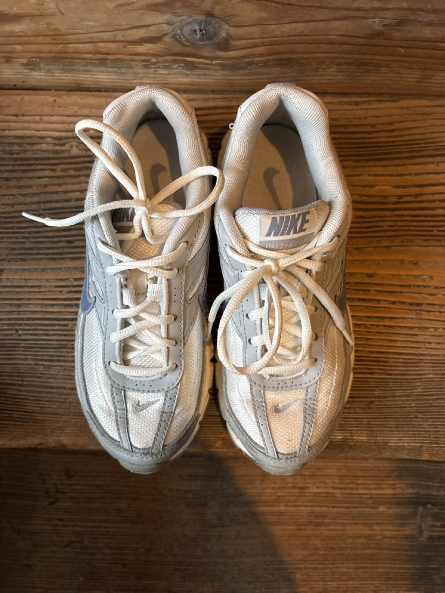 Nike Scarpe da donna: Nike Sneaker weiss grau Grösse 36 – Usato da Mühlethurnen venduto da myg_5bzz 1