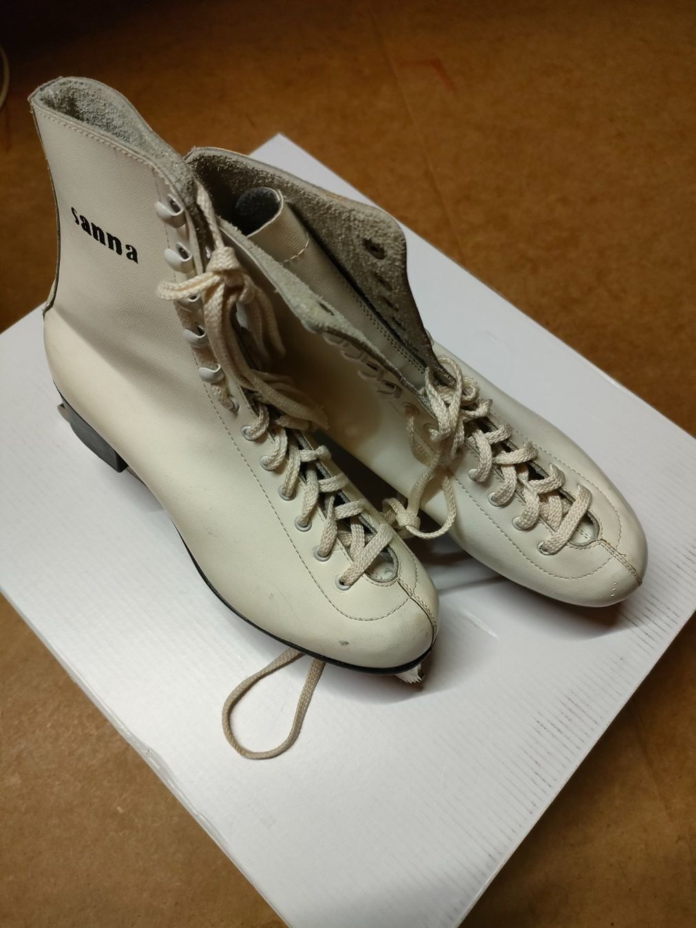 Pattini da ghiaccio: Schlittschuhe Gr.36 – Usato da Adelboden venduto da Lammhult 1