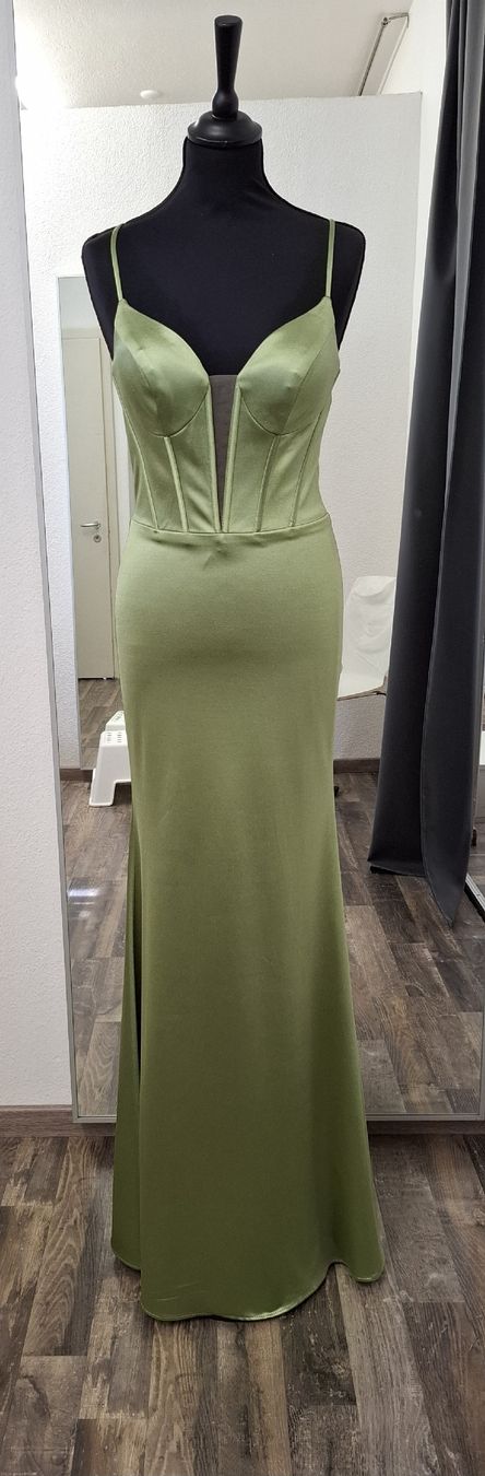 Robes: Abendkleid Green – Neuf (Voir description) à Uster par VMT.