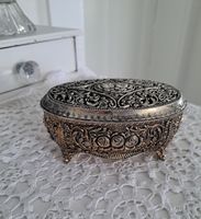 Boîte à bijoux ancienne en métal argenté 