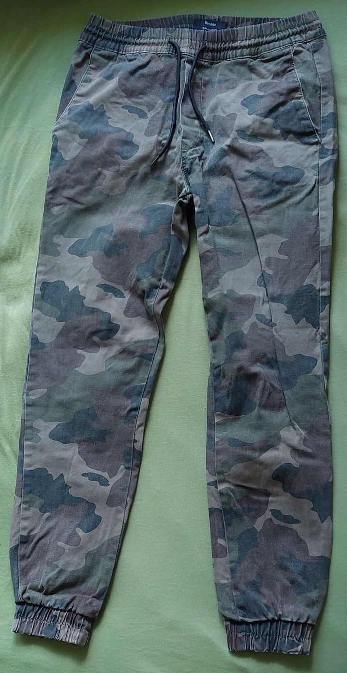 Bershka Pantaloni: Pantalon – Usato da La Chaux-de-Fonds venduto da sle_b5c8