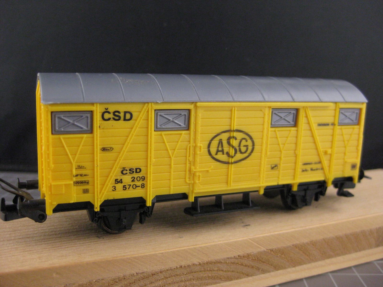 Lima Modelleisenbahnen: Lima CSD Güterwagen gelb – Gebraucht aus Malters von Marosko 2