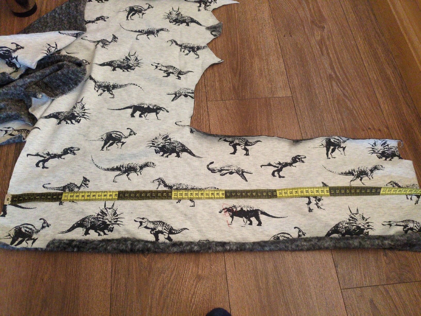 Stoffe: Stoffreste Dinosaurier grau Kinder  – Gebraucht aus Fankhaus (Trub) von sun_7677 2