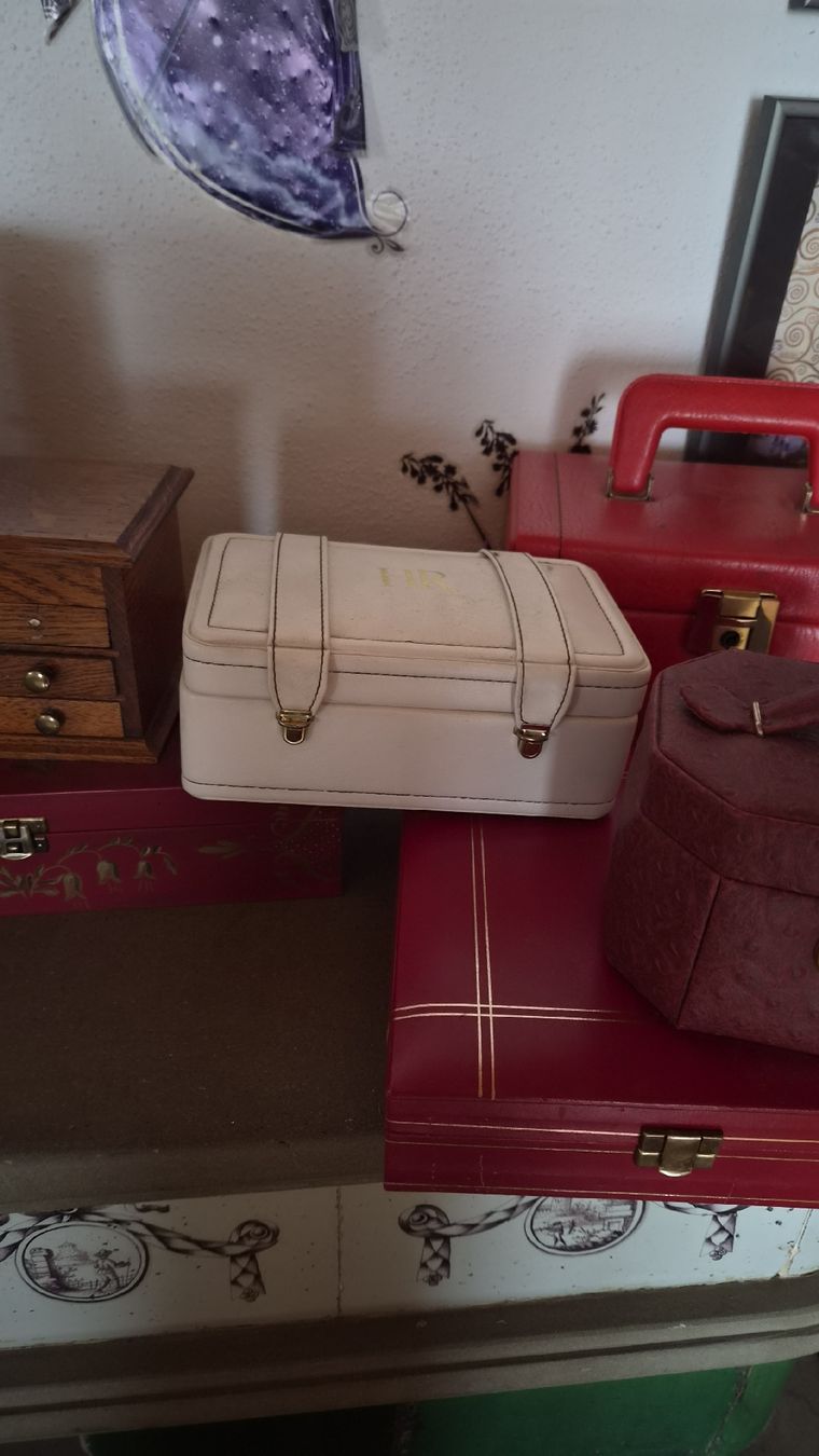 Portagioie: Schmuck Schatouillen Riesensammlung  – Usato da Kölliken venduto da Upcycling-by-Mc-TAM 6