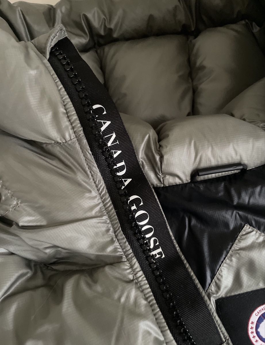 Canada Goose Cappotti: CANADA GOOSSE PUFFER JACKET (M) – Nuovo (secondo la descrizione) da Crissier venduto da ExclusiveHaze 4