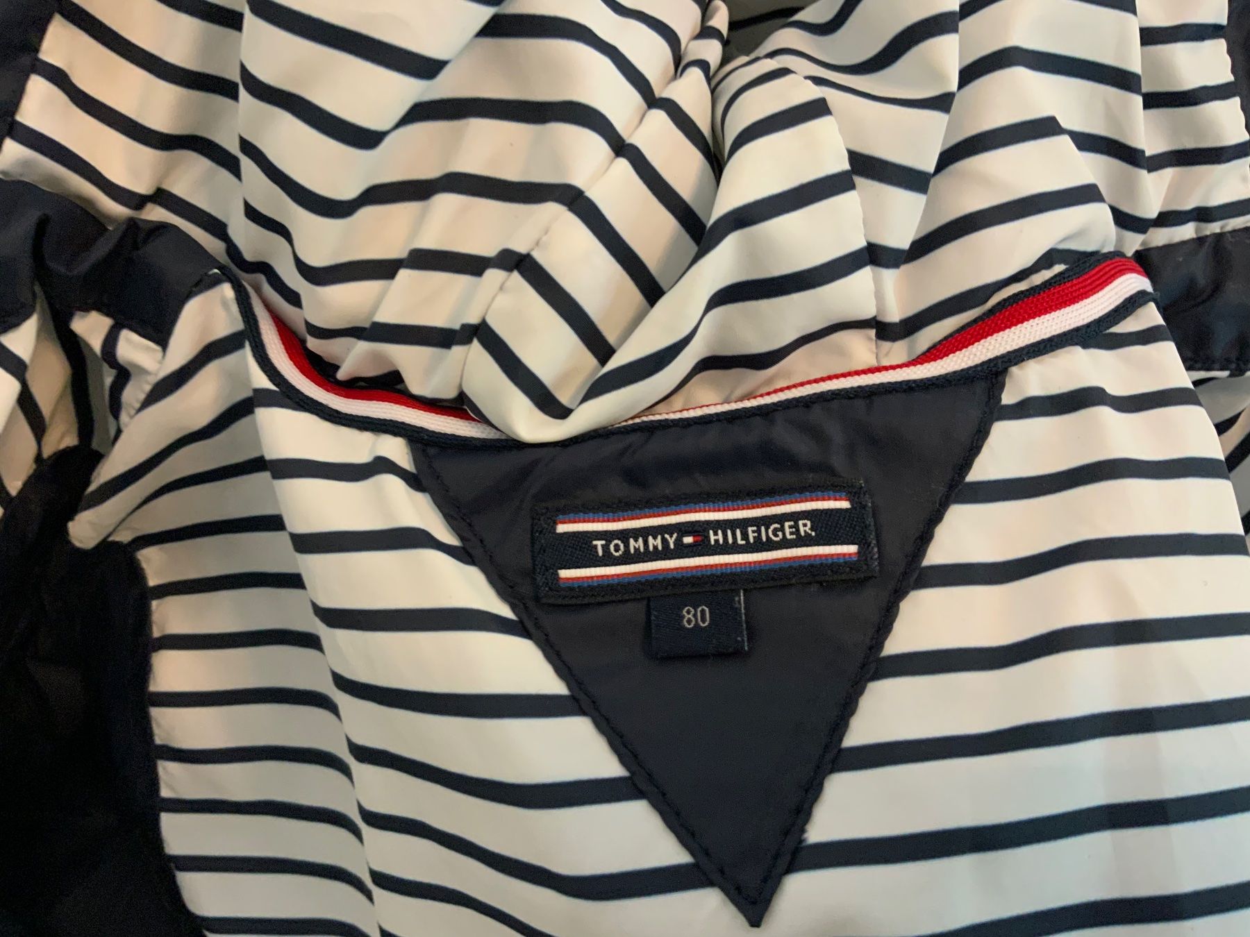 Tommy Hilfiger Jacken & Mäntel: Veste Tommy Hilfiger, taille 80 – Gebraucht aus Tafers von gen_9jsb 5