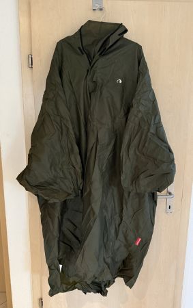 Tatonka Cape XL Regenponcho oliv mit Packsack