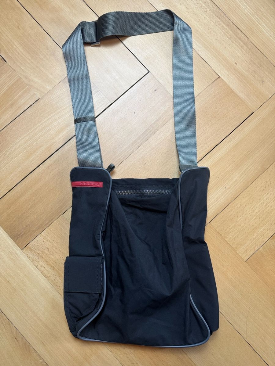 Prada Taschen: Prada Umhängetasche schwarz  – Gebraucht aus Bern von Mancini