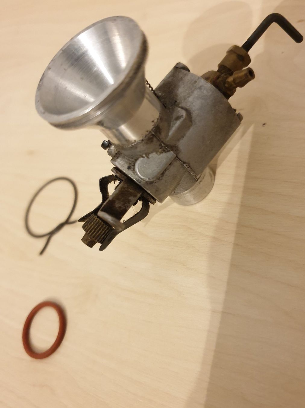 Accessori per altri veicoli: Vergaser Nitromethan Methanol RC Modellmotor Antik Nitro – Usato da Dürnten venduto da theoldstyler 1