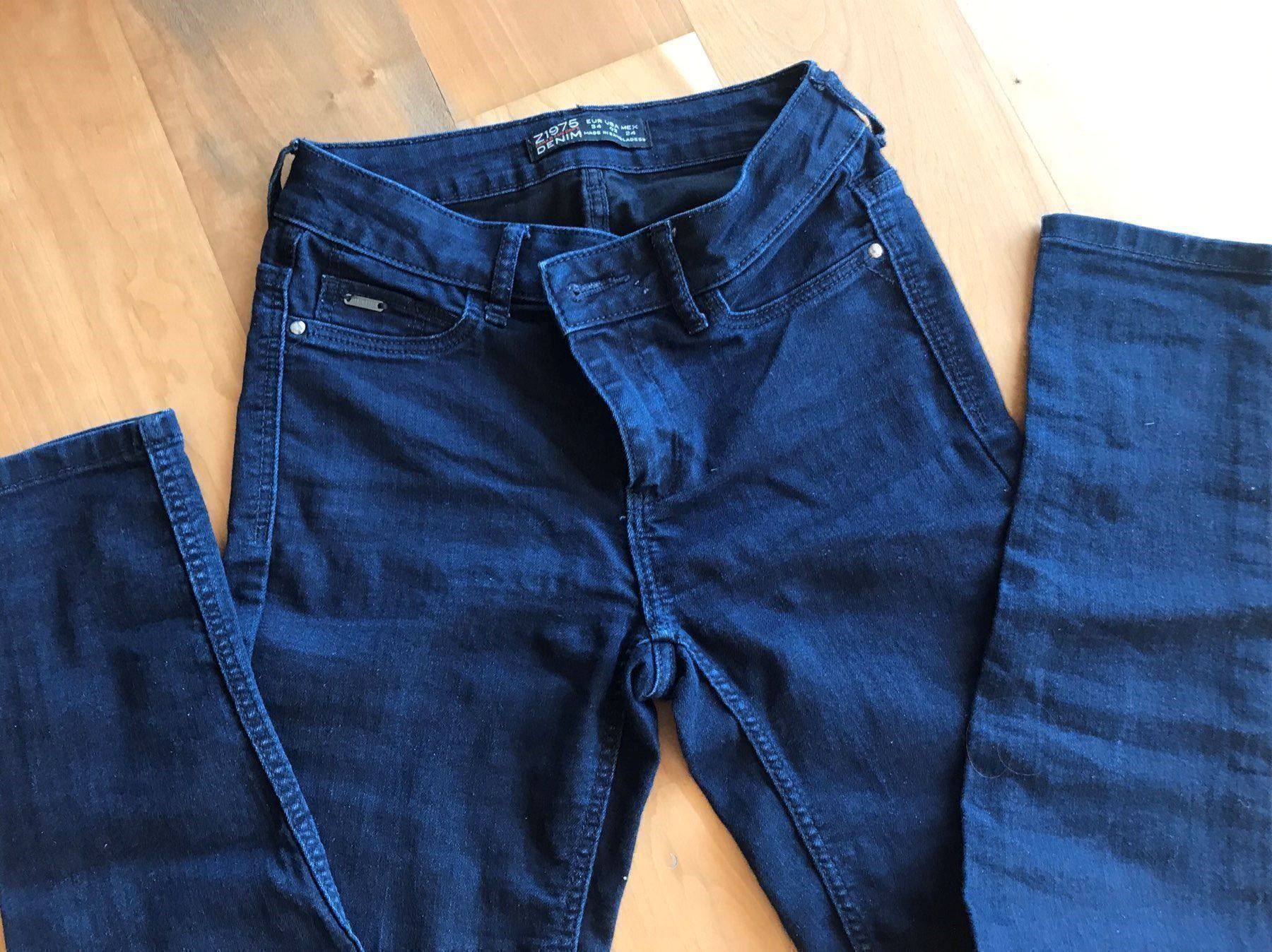 Zara Pantaloni: NEU Zara 34 denim/dark blue jeans basic – Nuovo (secondo la descrizione) da Oberwil b. Zug venduto da annecl 1