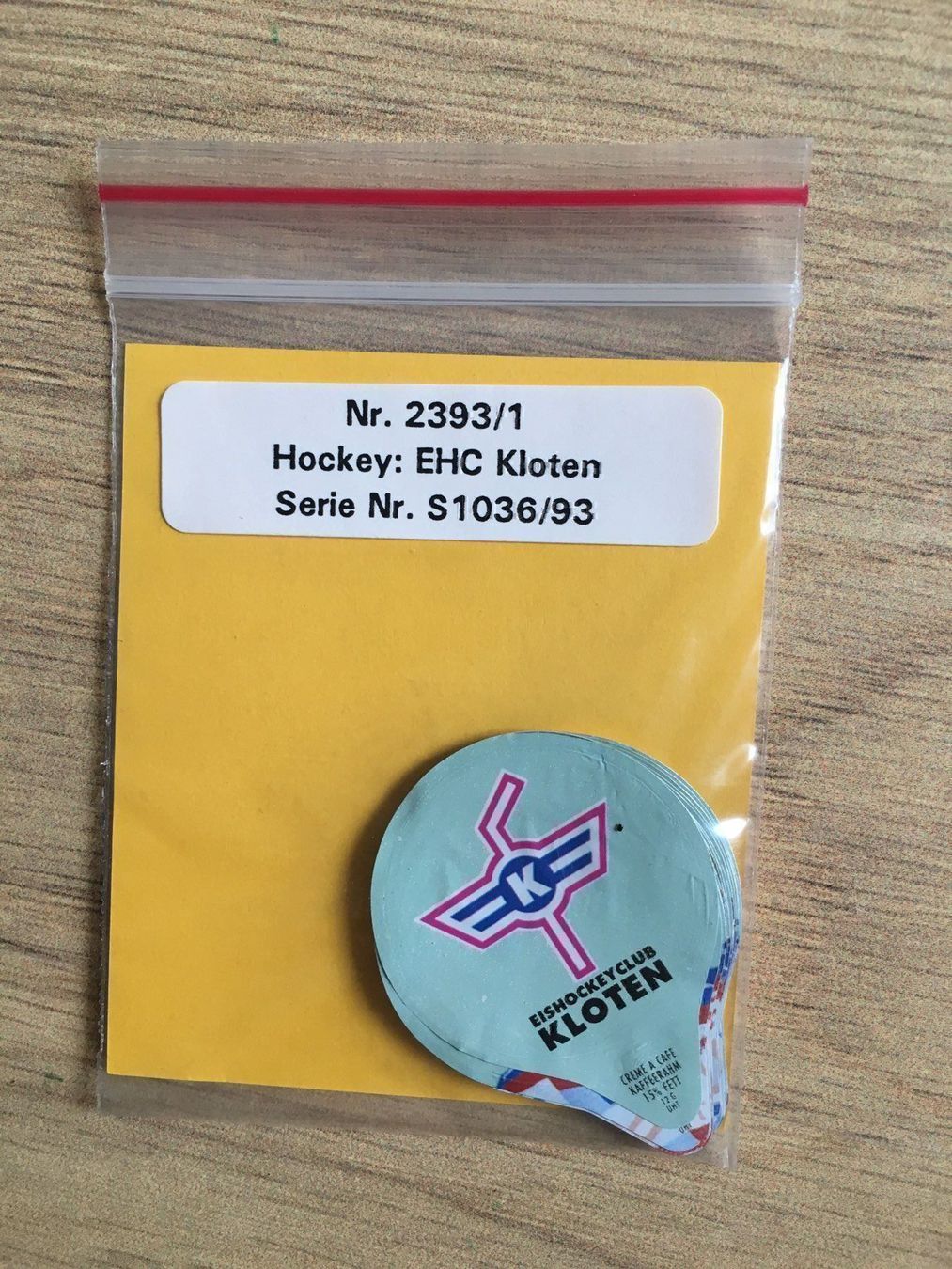 Coperchi dei cremini per caffè: Kaffeerahmdeckeliserie EHC Kloten 93 – Nuovo (secondo la descrizione) da Langnau i. E. venduto da Harabas