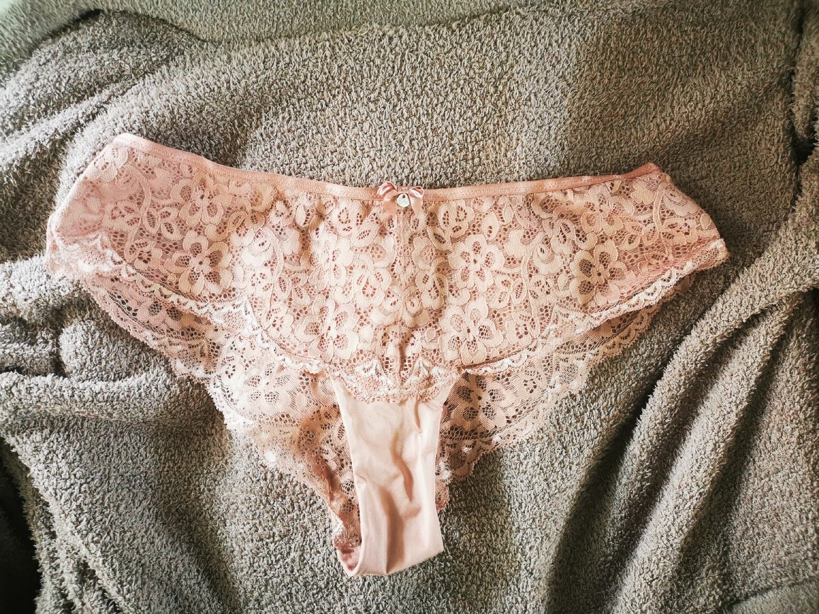 Altra biancheria intima: Rosa Spitzen-Dessous M – Usato da Balsthal venduto da Leila_Luna