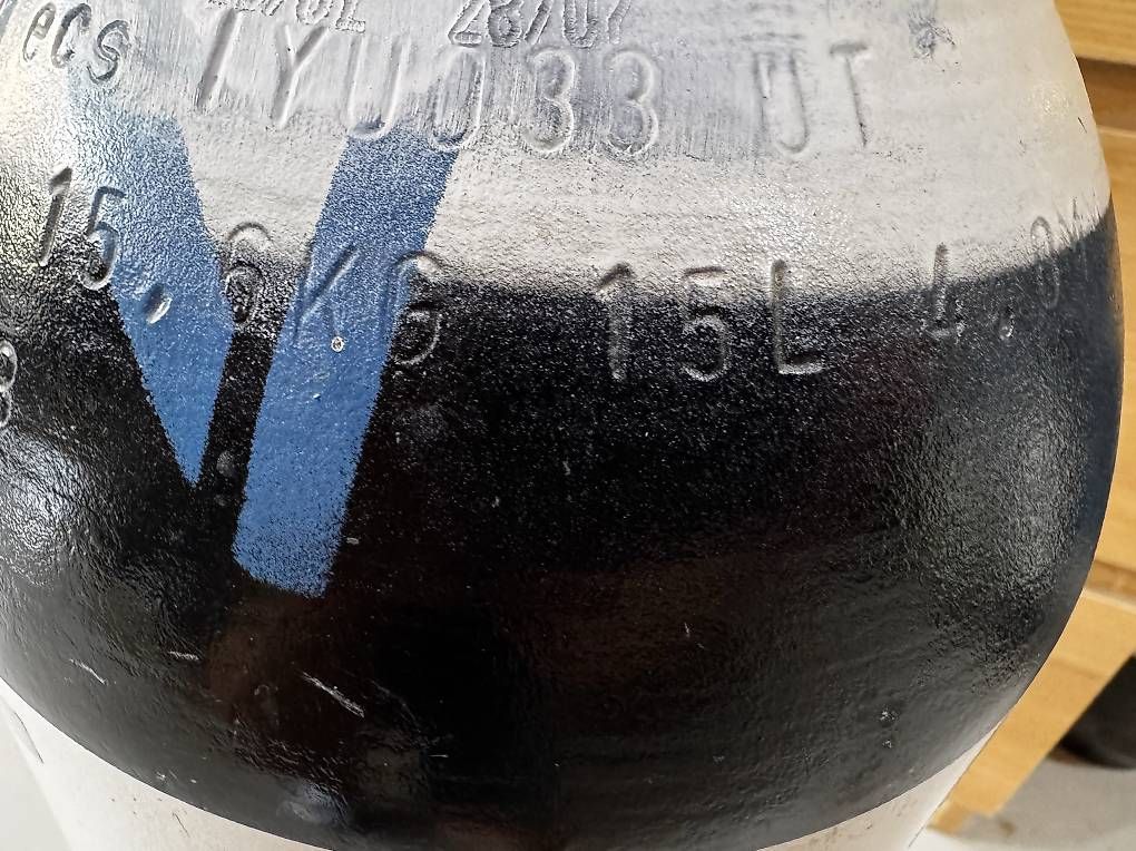 Bouteilles de plongée: 15-Liter Tauchflasche mit Doppelventil. – D'occasion à Küssnacht am Rigi par mythen70 3