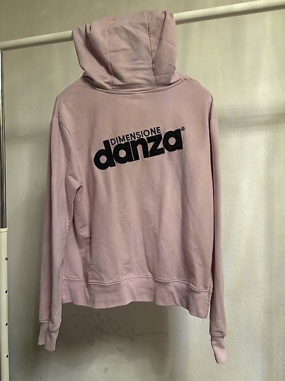 Maglioni & Felpe: Pink Dimensione Danza hoodie with black logo – Usato da Birsfelden venduto da Vic_toria 2