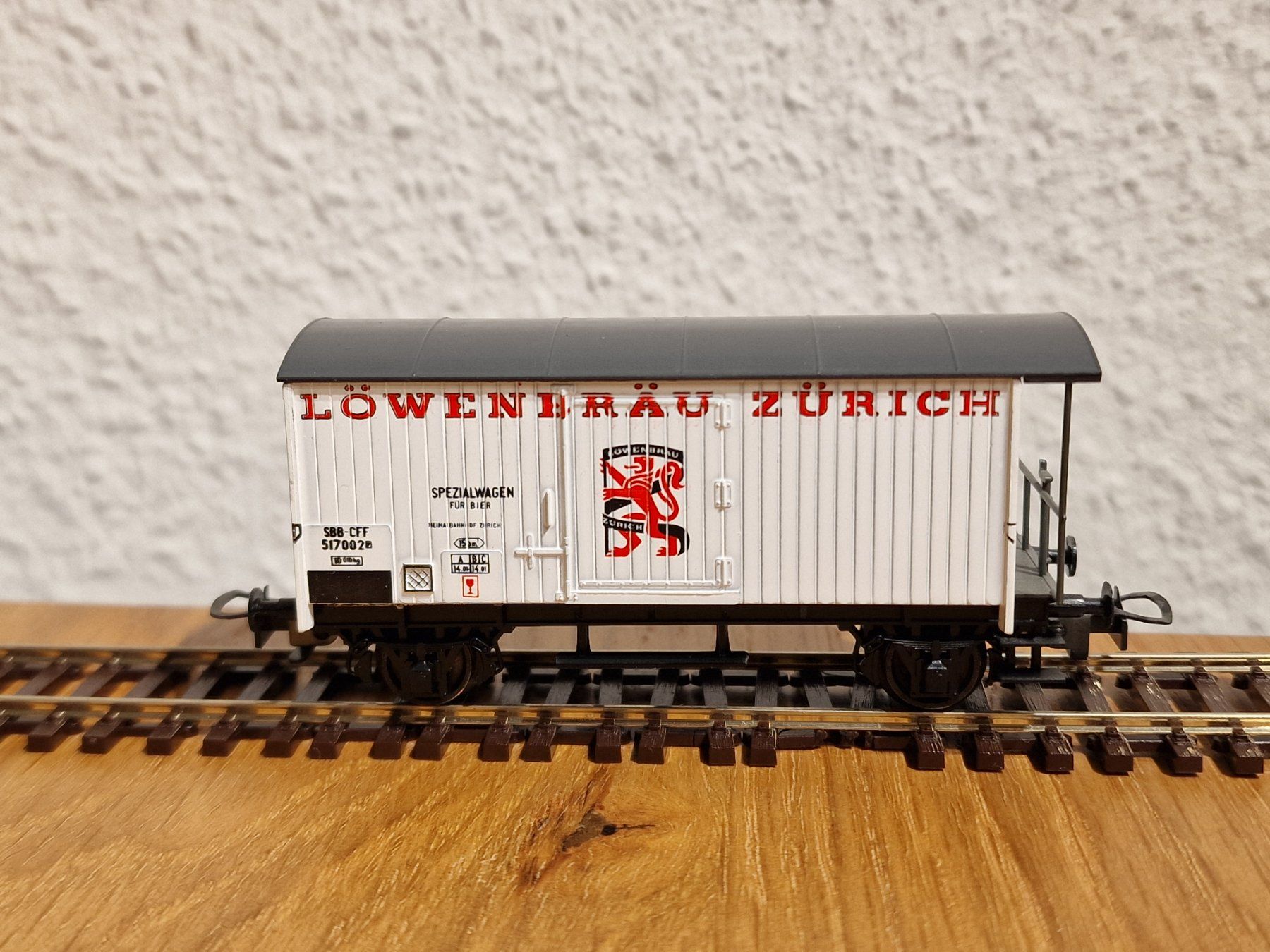 Liliput Modellini di ferrovie: SBB Bierwagen Löwenbräu H0 – Usato da Matten b. Interlaken venduto da lor_hr9w 4